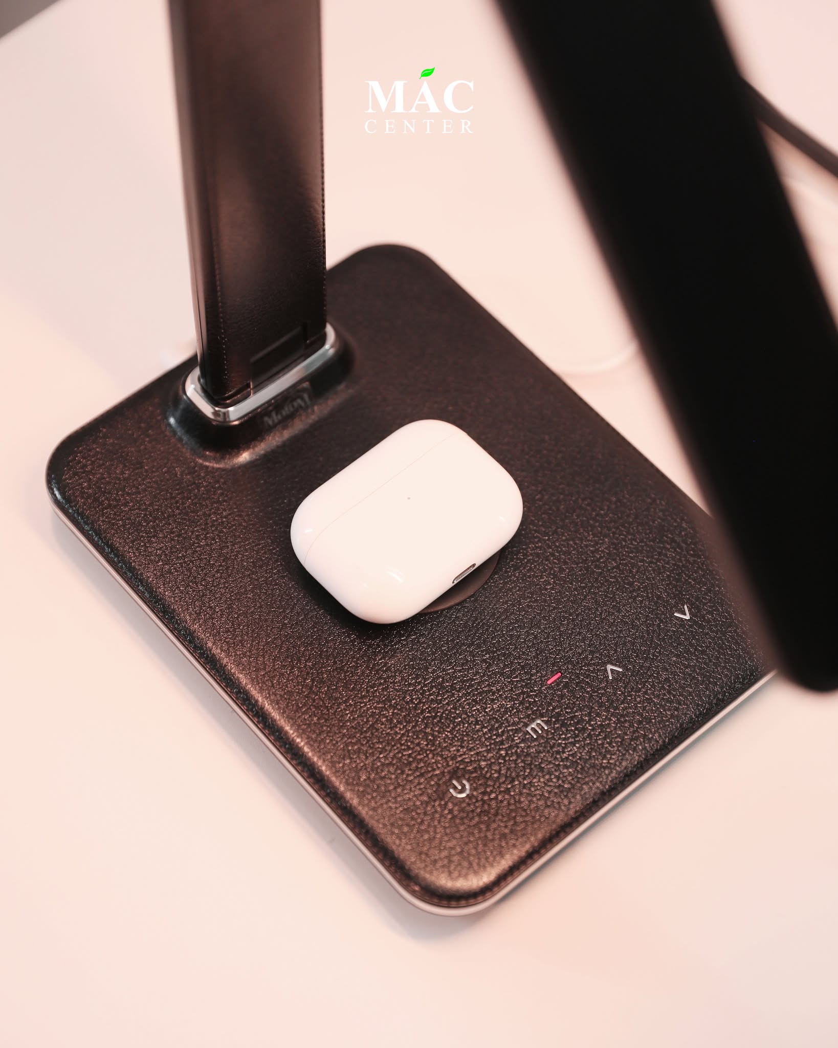 Đèn bàn Motom GST006