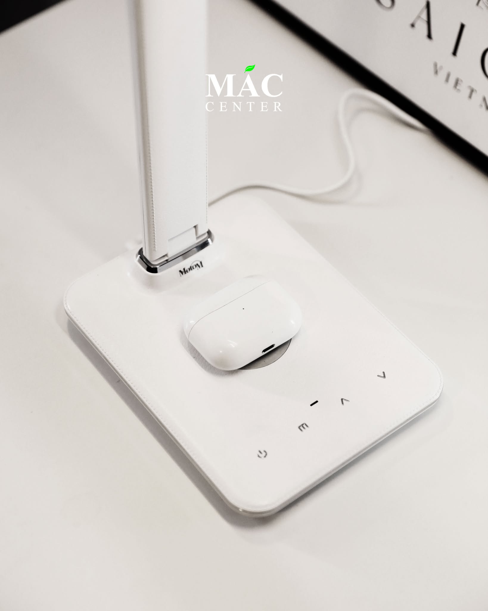 Đèn bàn Motom GST006