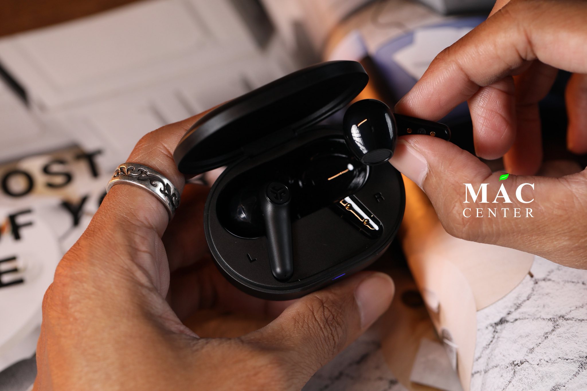 Tai nghe JLab J1 Open Pods Black