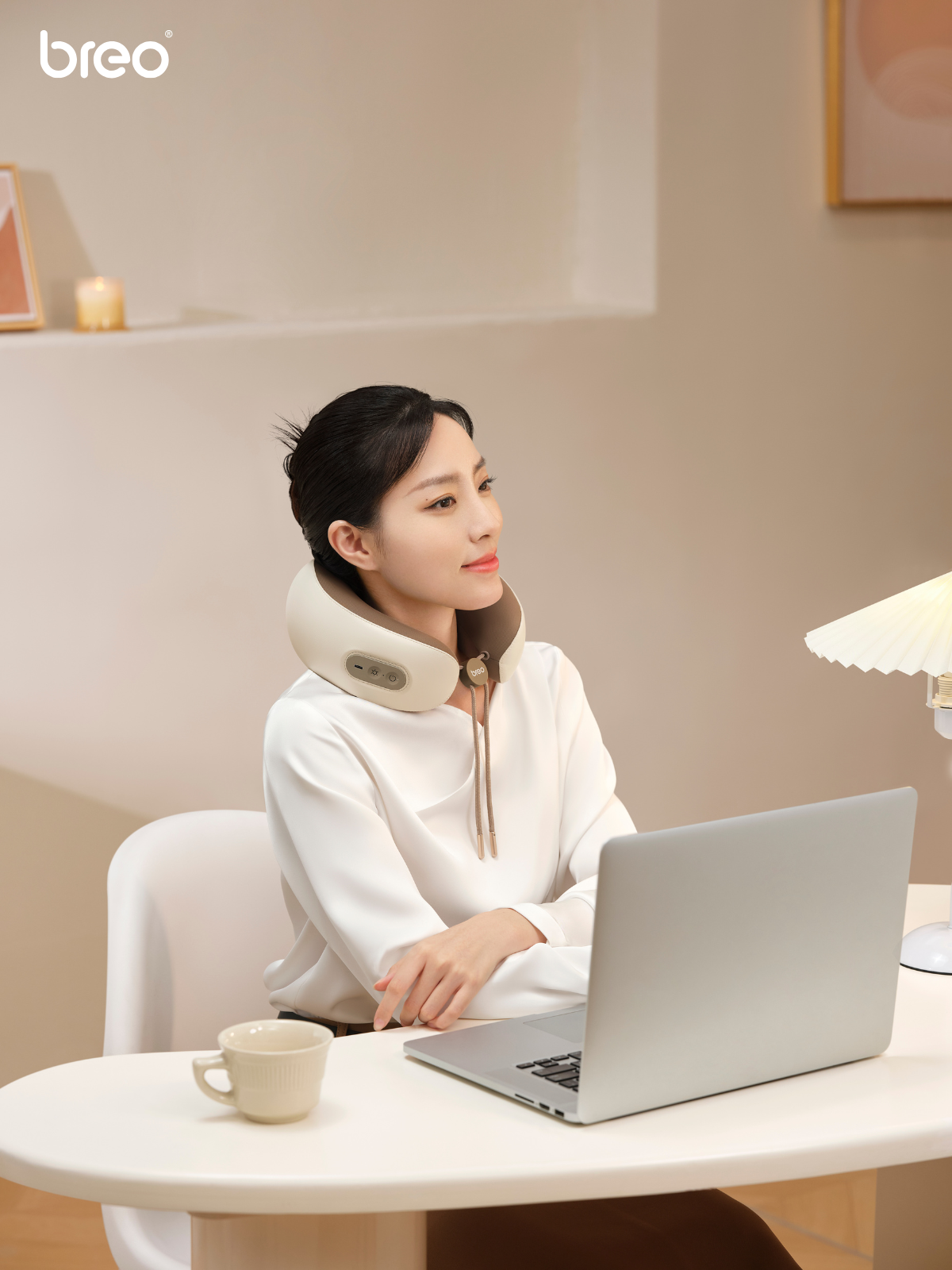 Máy massage cổ Breo C1