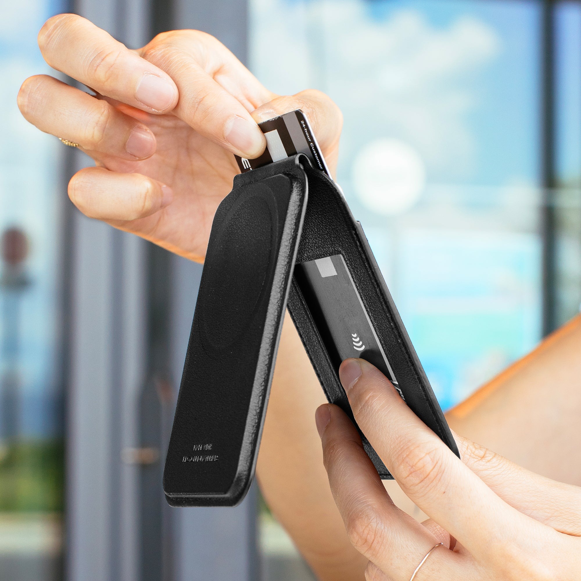 Ví da Native Union Active Wallet Stand