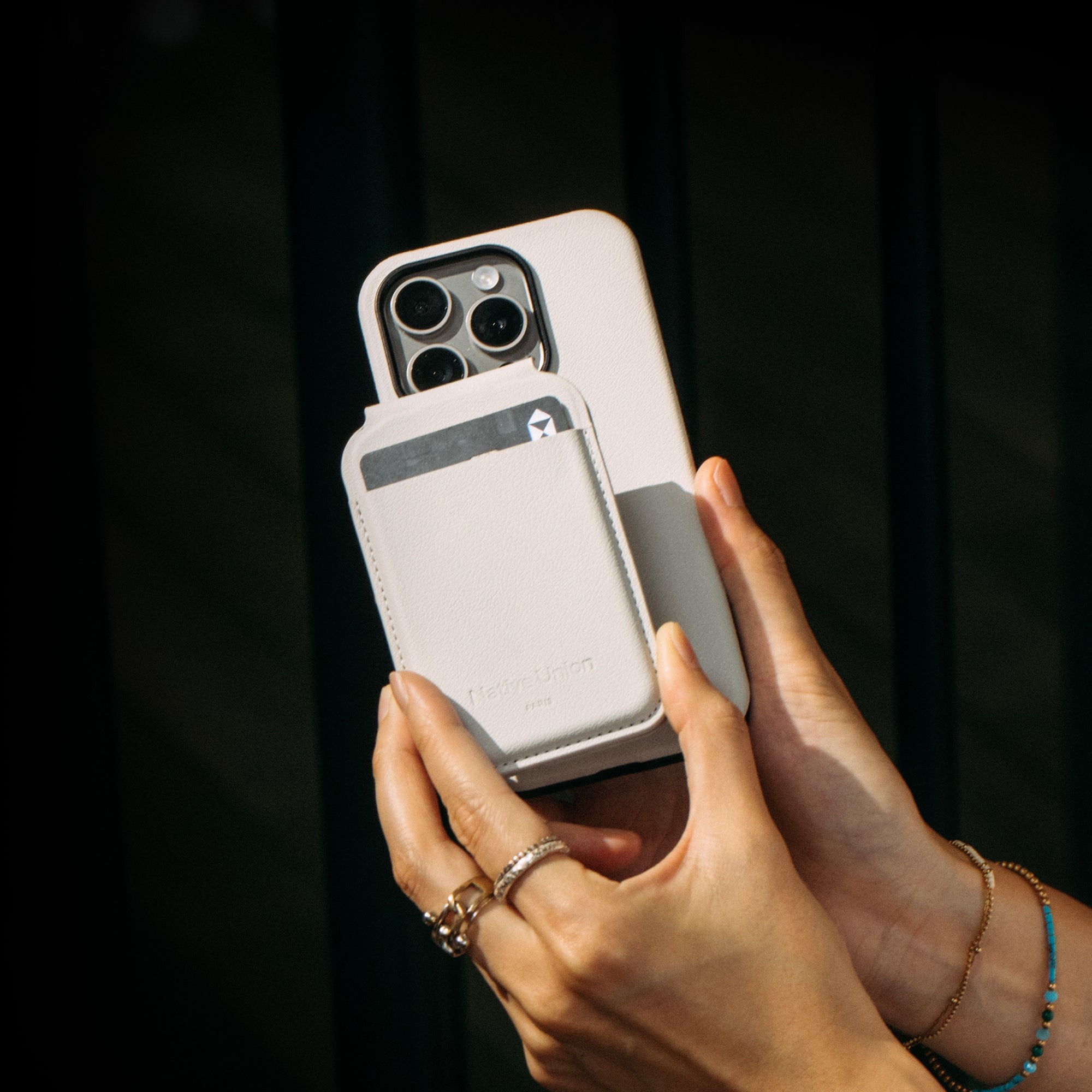 Ví da Native Union Active Wallet Stand Sandstone