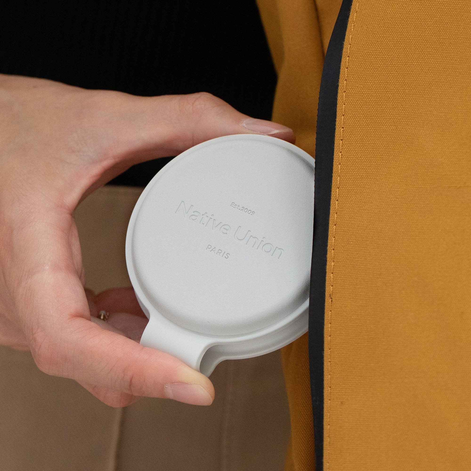 sạc không dây Native Union Voyage 2-in-1 Magnetic Wireless Charger