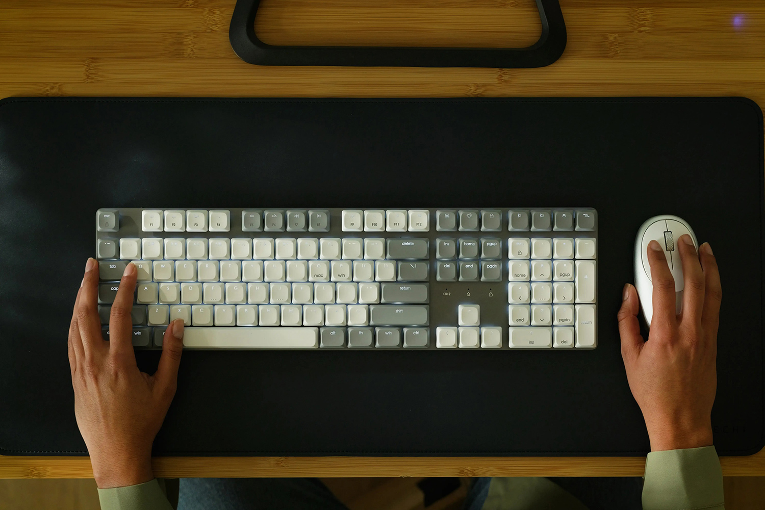 Bàn phím Satechi SM3 Slim Mechanical Backlit Bluetooth Keyboard