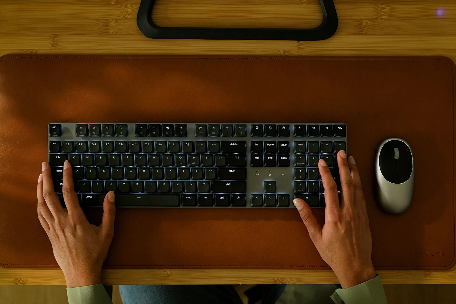 Bàn phím Satechi SM3 Slim Mechanical Backlit Bluetooth Keyboard
