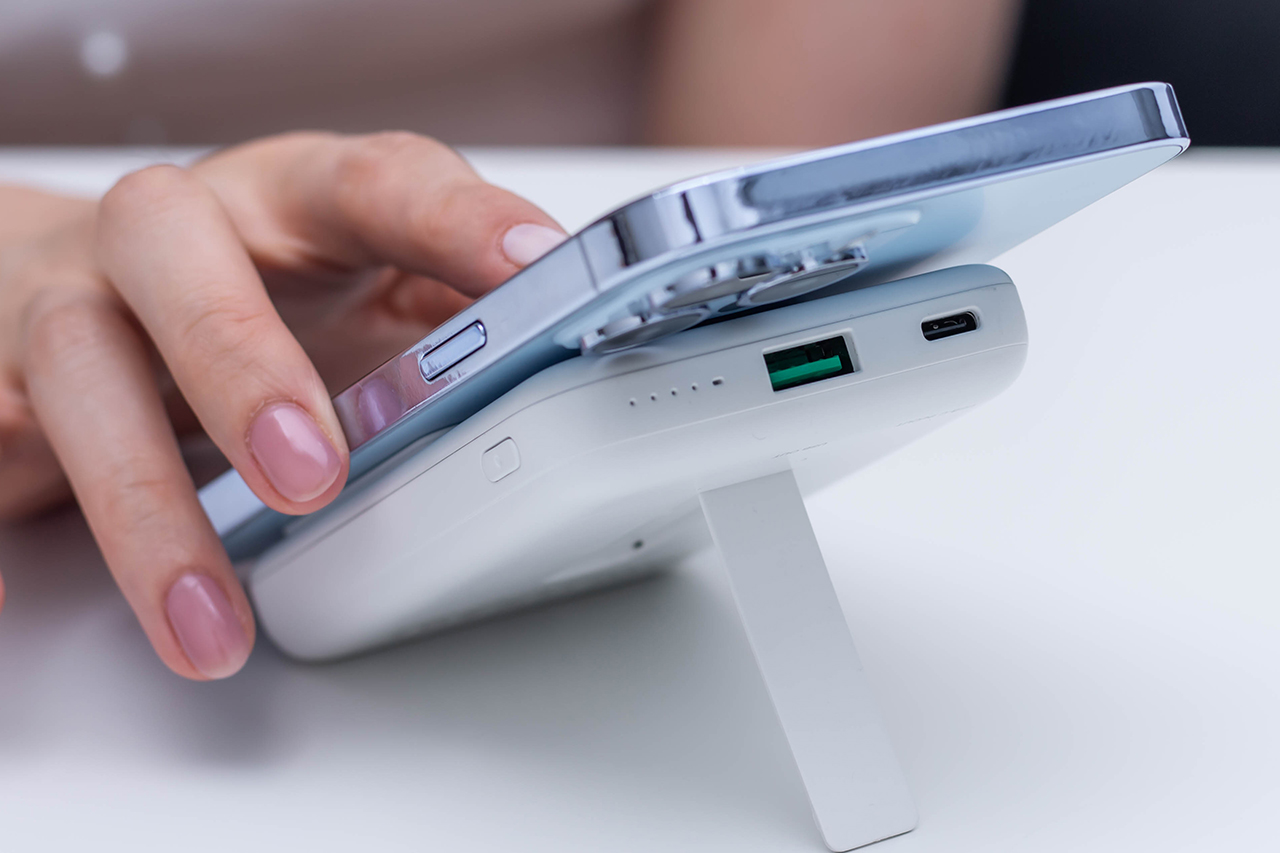 Pin sạc Mazer MagAir12 MagSafe Qi 15W Pin sạc Mazer MagAir12 MagSafe Qi 15W